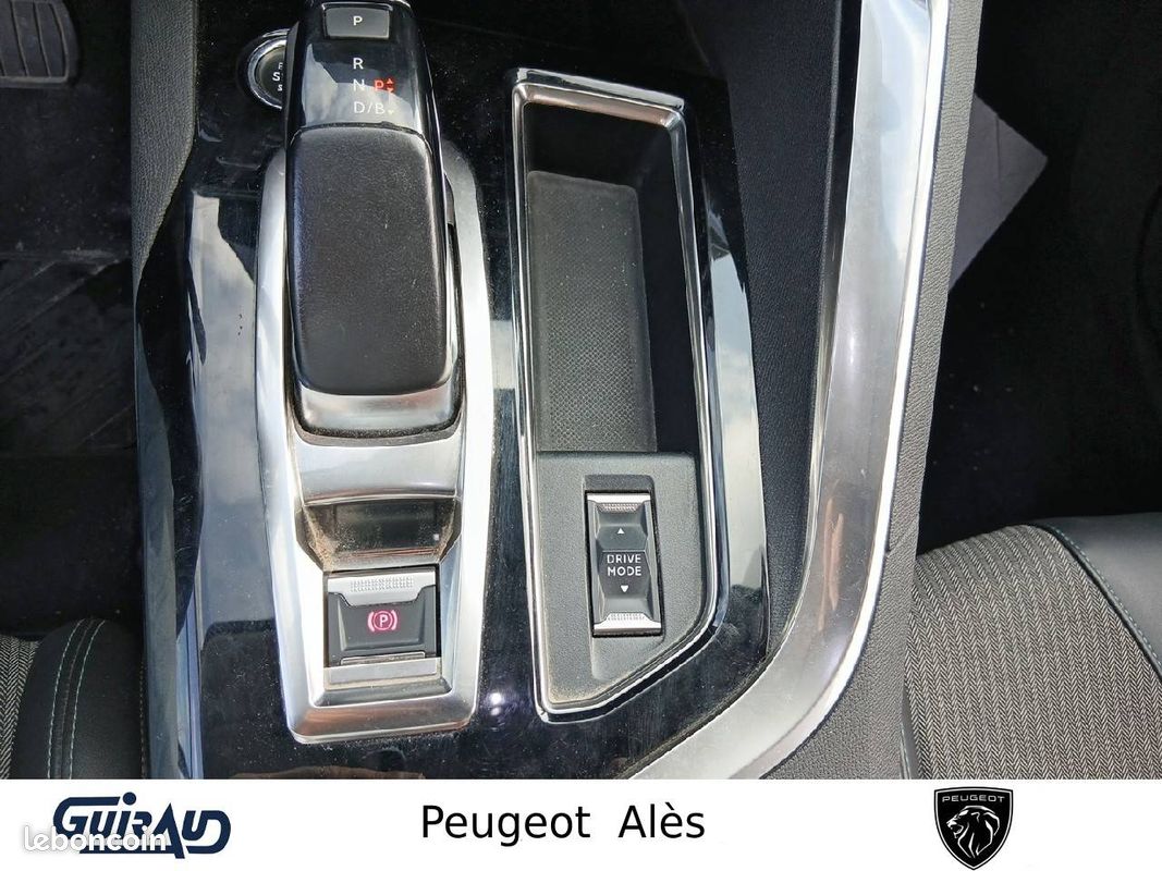 PEUGEOT 3008 Hybrid 225 e-EAT8 Allure Pack (image 19)