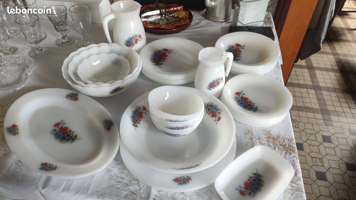 Lot Vaisselle Vintage Arcopal : Plat, Saladier Et Ravier à Fleurs Pétunias