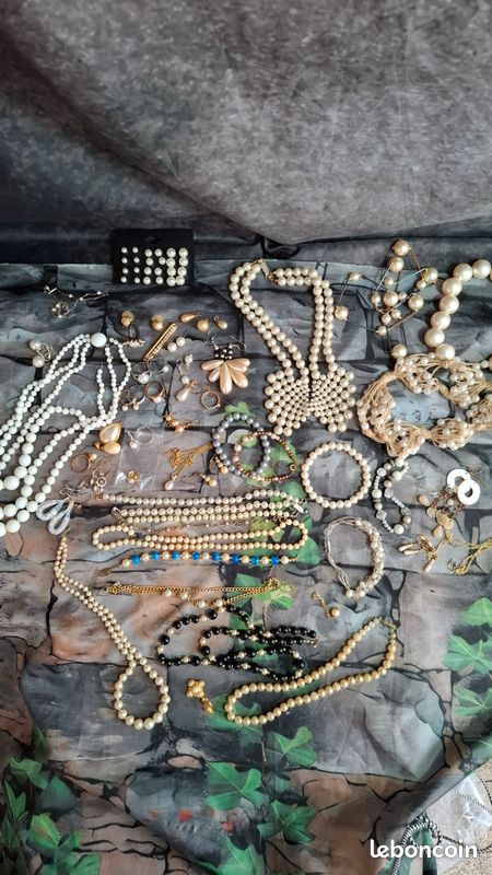 Beau lot bijoux colliers bracelets boucles oreilles, 03_04_D - Montres & Bijoux