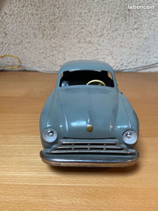 CIJ Renault Frégate – Calandre Ovale Grise Tôle – Jouet Friction 1/14 – Occasion