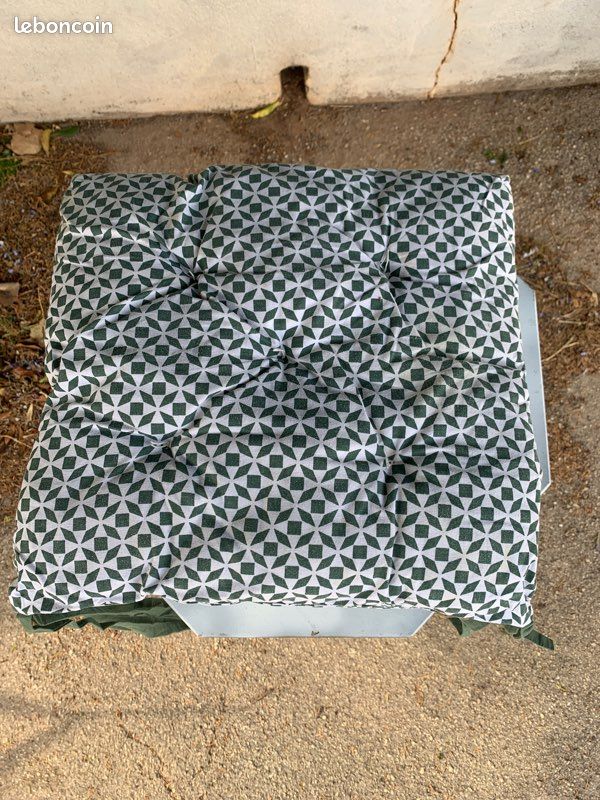 4 coussins de chaises kaki et blanc (image 2)