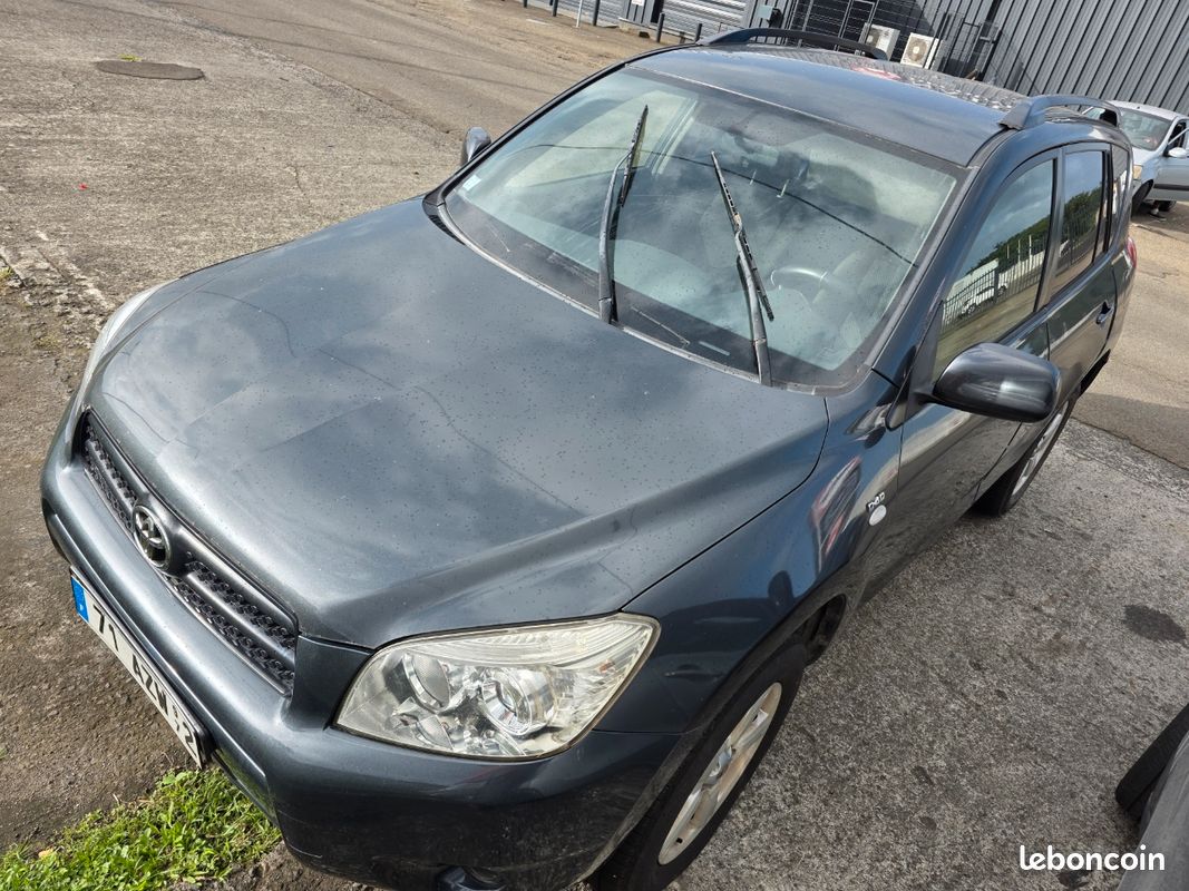 Vend Toyota rav 4 diesel roule tout le jours boîte de vitesse manuelle contrôle technique OK prix 5300. Tel. 681011 (image 1)