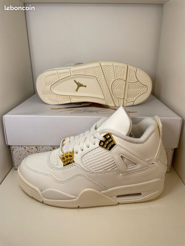 Air Jordan 4 Sail Metallic Gold (image 3)