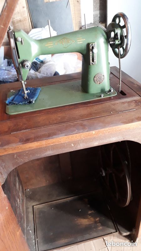 DONNE Ancienne machine a coudre (image 1)