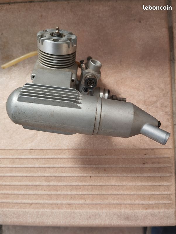 Ancien Moteur à Combustion Interne D'avion Circulaire | Photo Premium