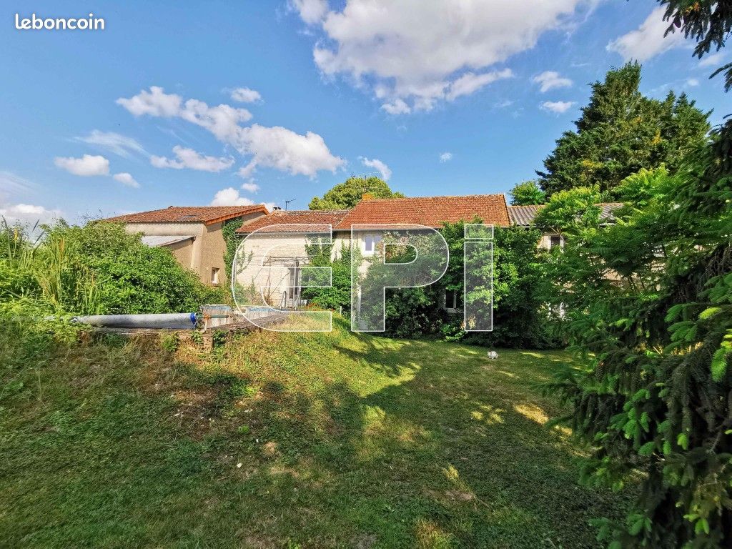 Maison 6 pièces 192 m² · à Jaulnay · 192 m² · 143 800 €