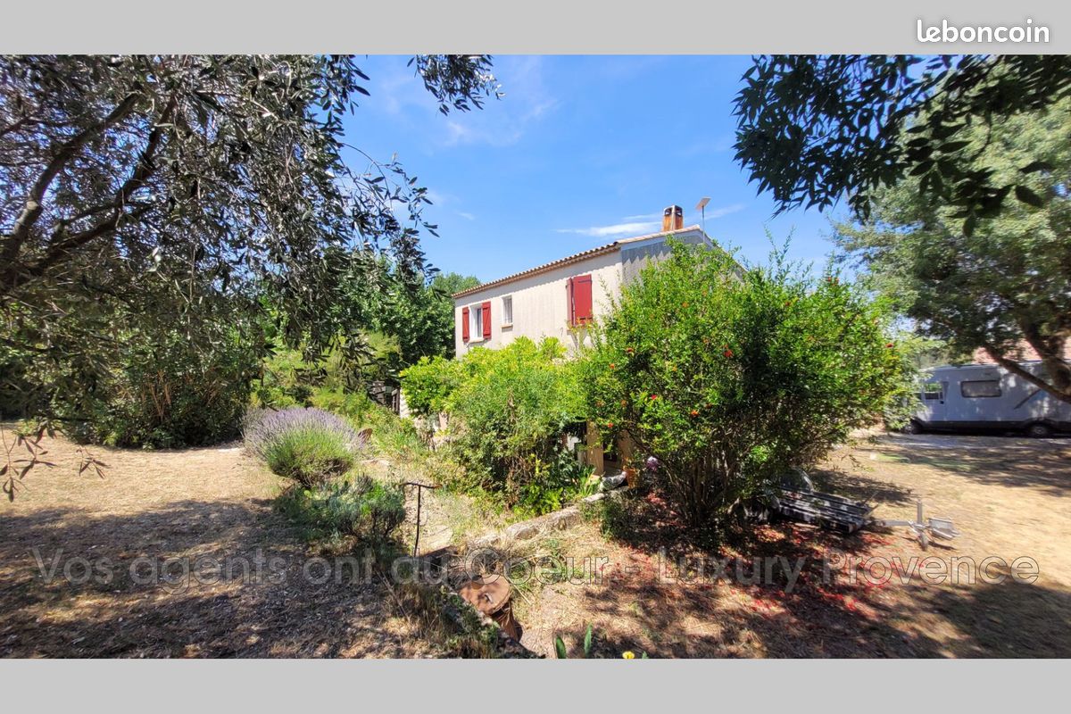 Maison 6 pièces 113 m² · à Saint-Savournin · 113 m² · 550 000 €