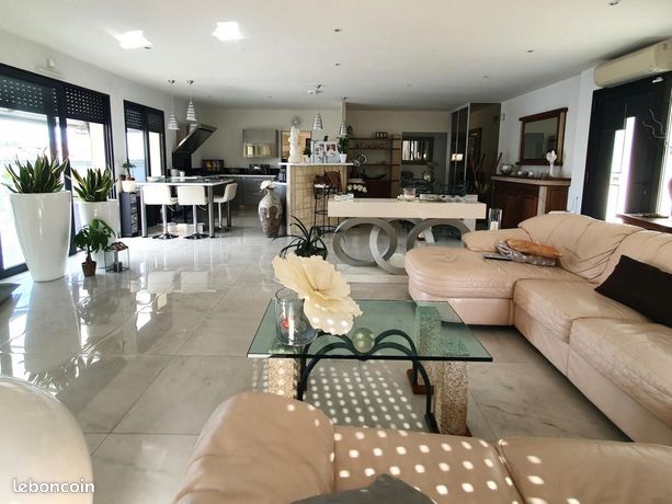 Maison 7 pièces 230 m²