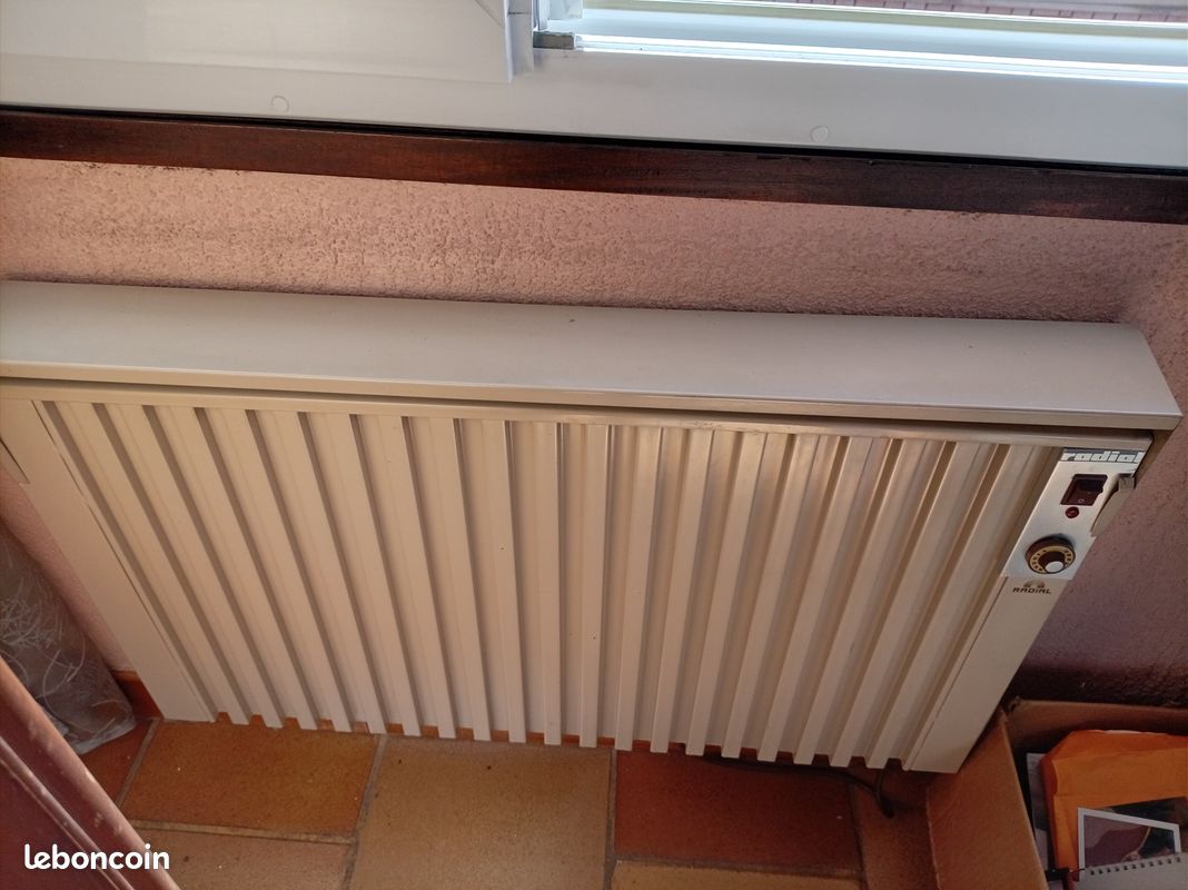Lot de 7 Radiateur Electrique ( 200 les 7 NEGOCIABLE ) )de différentes grandeur , avec supports et câble . Envoi des dimensions sur demande (image 1)