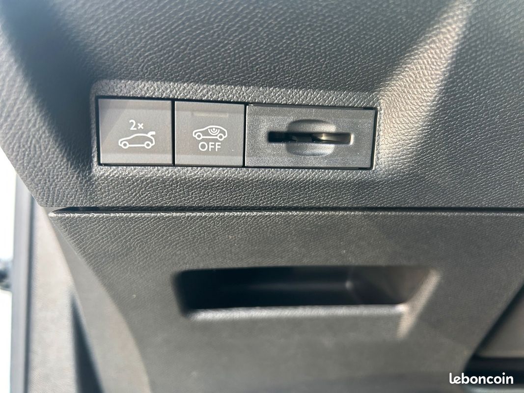 Peugeot 5008 E-145 DCS6 GT 7 PLACES - Pack 360° Vision & Drive Assist Plus (image 19)