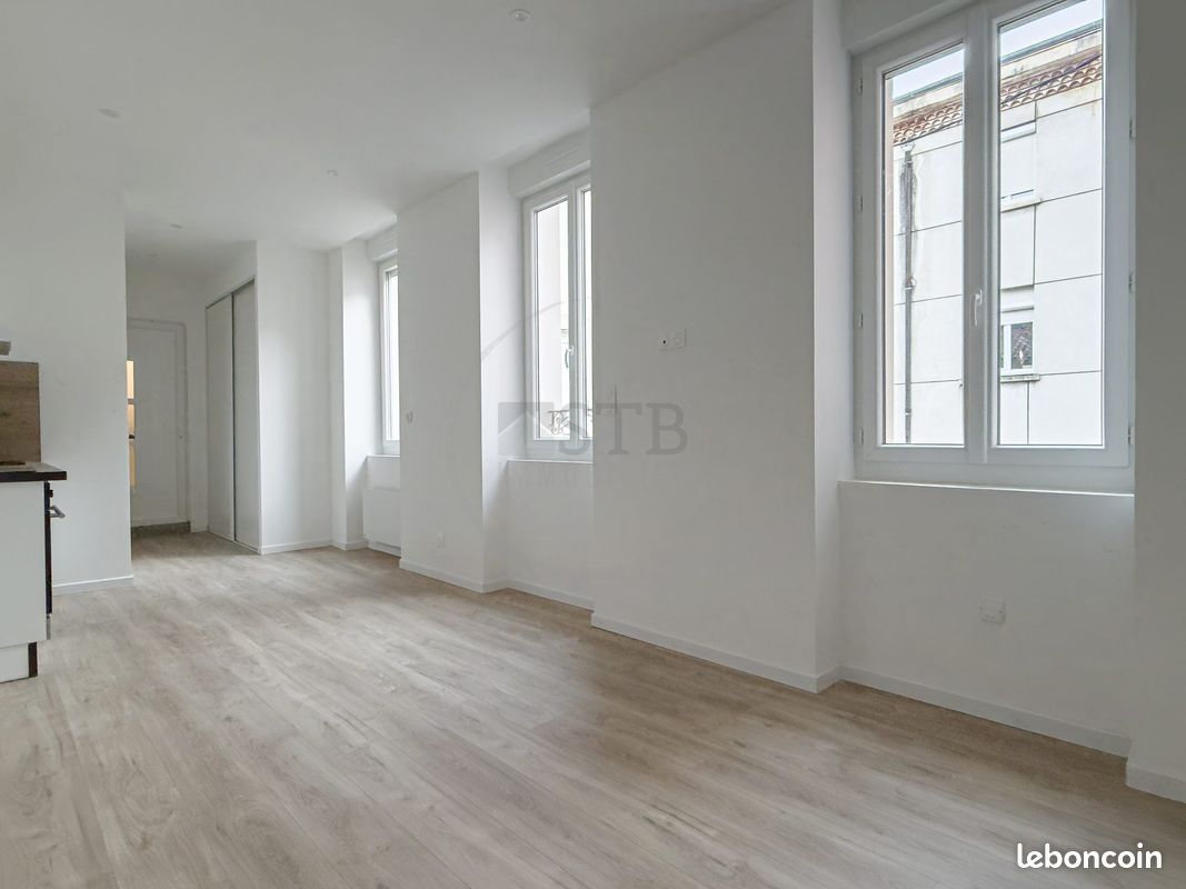 Appartement 1 pièce 24 m² · à Vals-les-Bains · 24 m² · 420 €/mois