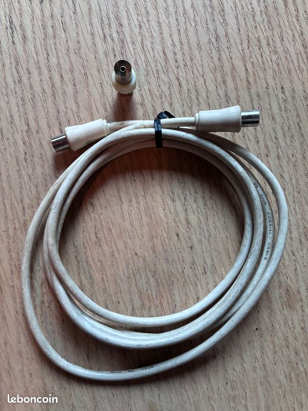 Câble antenne TV coaxial 2 m + adaptateur mâle/femelle (image 1)