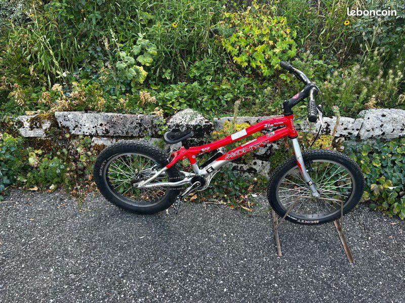 Vélo de trial (image 1)
