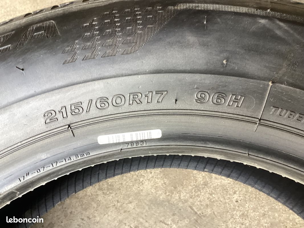 4 Pneus Neige Bridgestone 215/60 R17 96H - LM005 - Occasion En Bon état