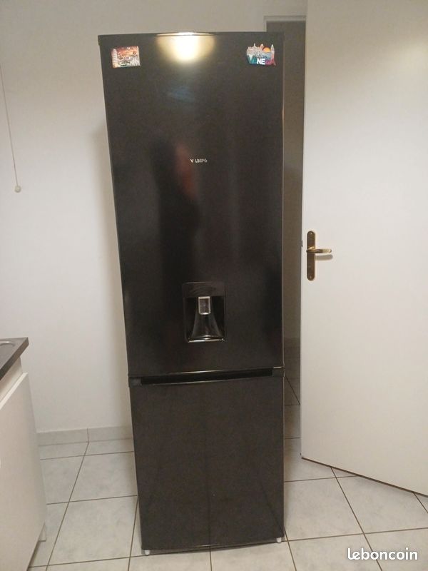 Vend frigidaire congelateur trois tiroire valberg le payement et le retrait du produit se fait sur place (image 1)