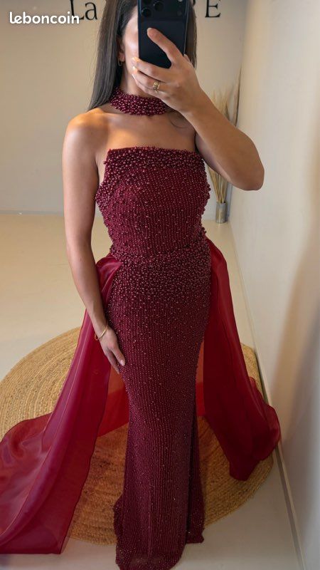 Robe de soirée rouge bordeaux brodée avec choker (T.38/40) (image 1)