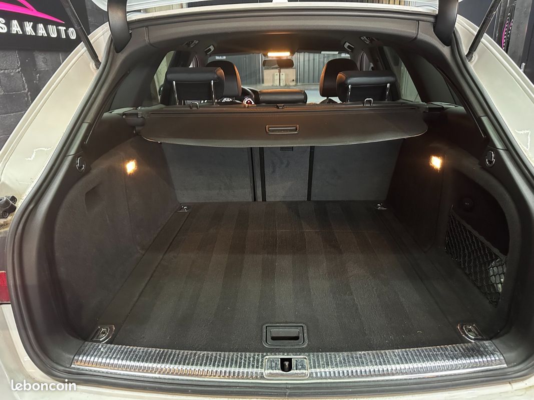 AUDI RS4 AVANT V8 4.2 FSI 450 Quattro S Tronic 7 / PACK CARBONE INTÉRIEUR / VOLANT MÉPLAT / SIÈGES ÉLECTRIQUES (image 33)