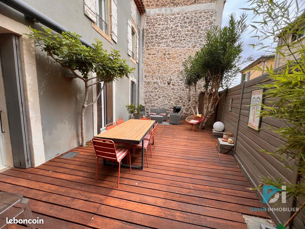 Maison 6 pièces 240 m² · à Montblanc · 240 m² · 372 000 €