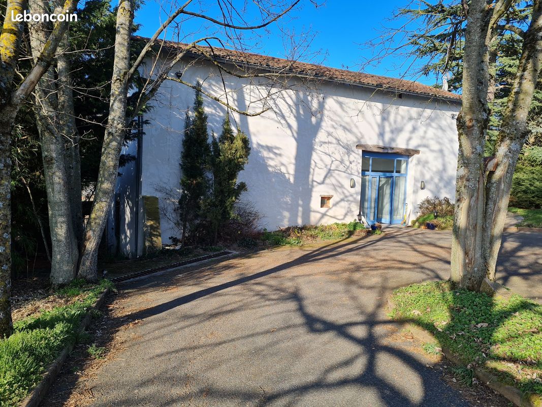 Maison 10 pièces 300 m² · à Saint-Clément-les-Places · 300 m² · 378 000 €