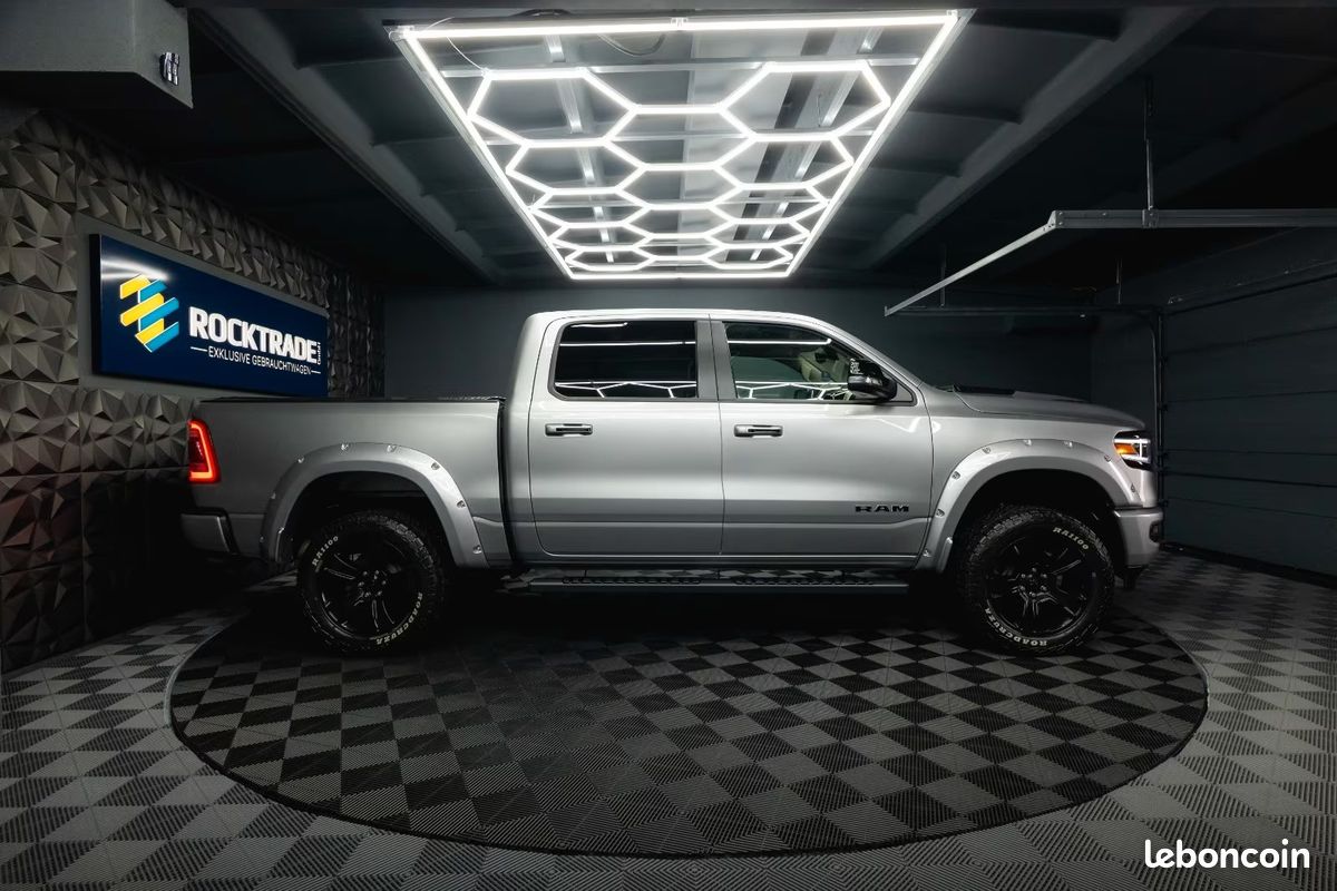Dodge RAM 1500 Laramie Night Edition 5.7 V8 HEMI GPL 401 ch 4x4 – Offroad – BRC (image 2)