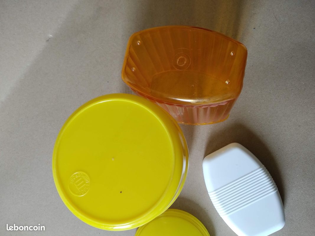 Tasse Pliable Vintage + Boîte à Pilules - Marque Celebrity - Plastique