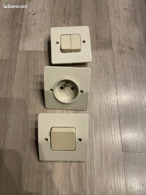 Lot 18 prises et interrupteurs (image 1)