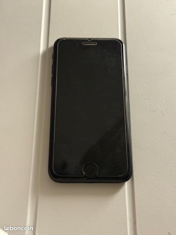 IPhone 7-64 GO-96% état batterie (image 1)