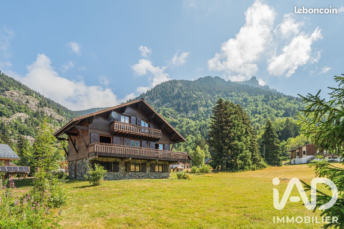 Maison 8 pièces 163 m² · à La Morte · 163 m² · 449 000 €