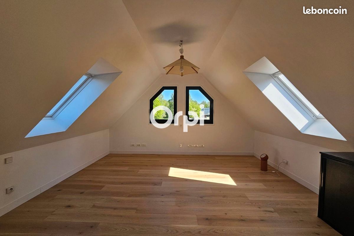Maison 5 pièces 260 m² · à Sainghin-en-Mélantois · 260 m² · 940 000 €