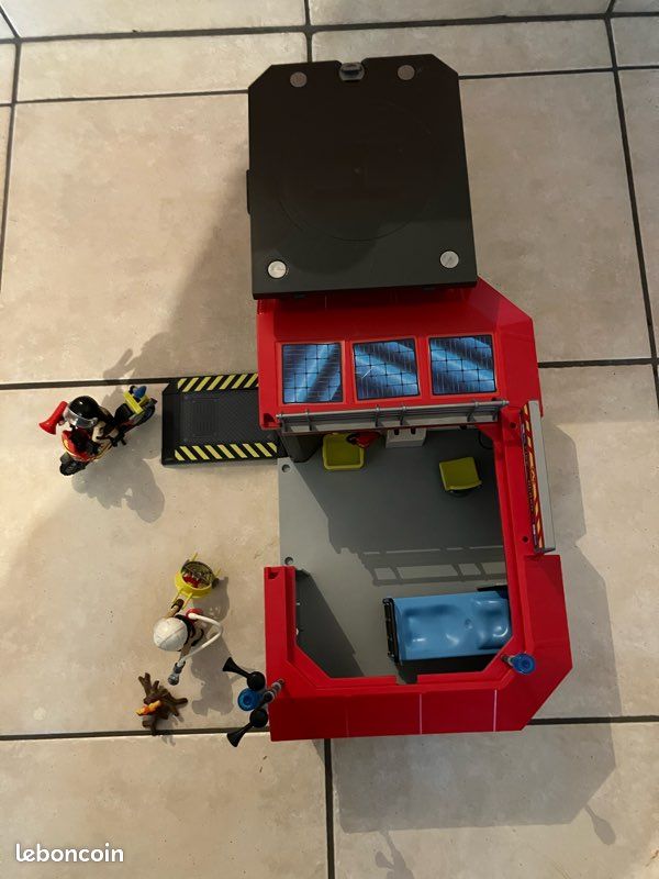 Playmobil caserne de pompier portative (71193) (image 2)