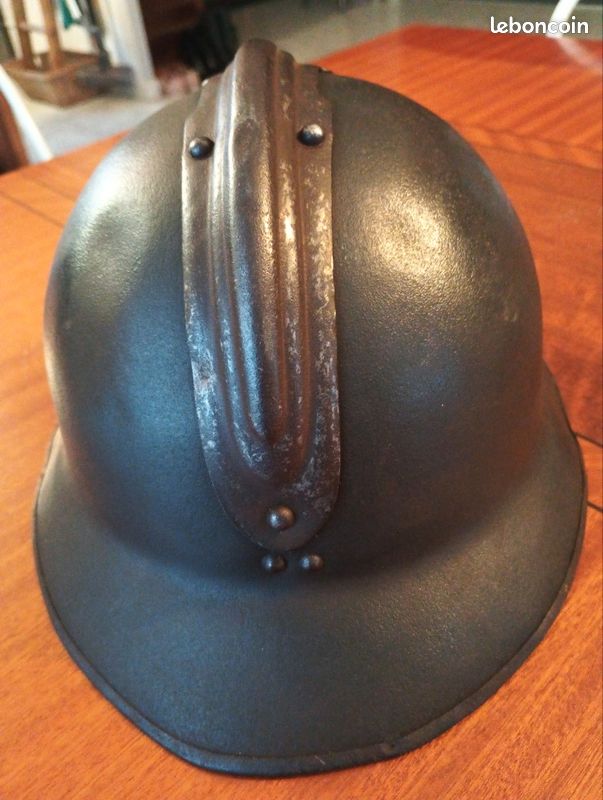 Ancienne Broche En Acier casque militaire ? a identifier Ancienne Broche En Acier casque militaire ? a identifier
