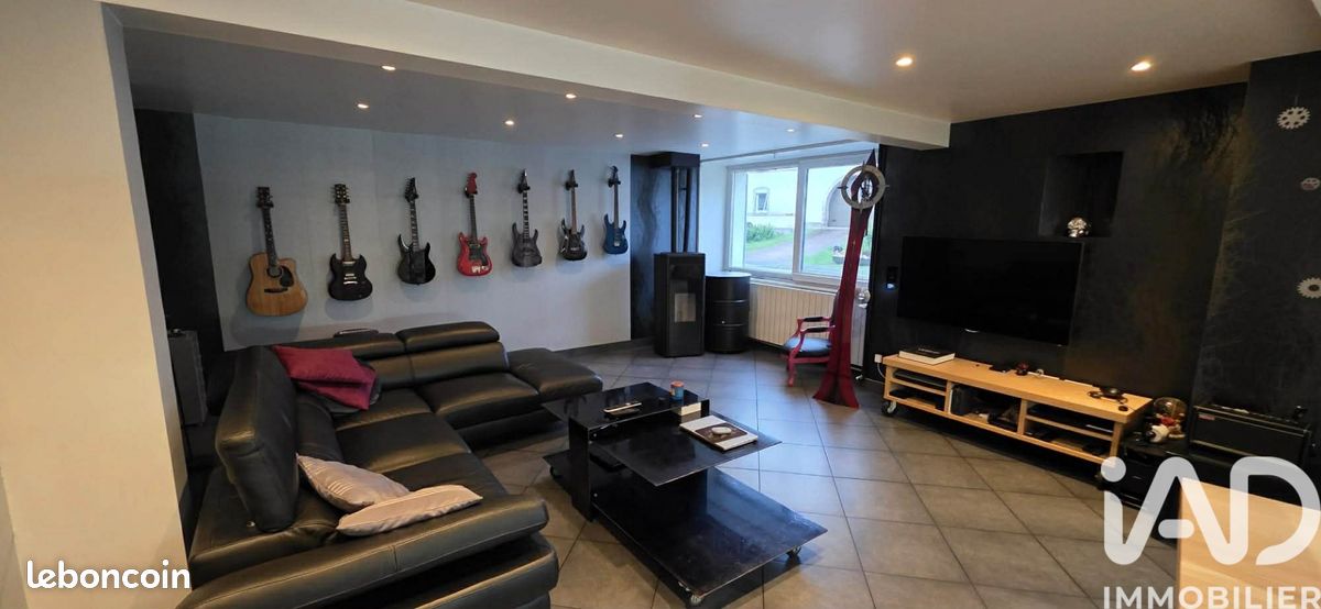 Maison 6 pièces 162 m² · à Moffans-Et-Vacheresse · 162 m² · 193 000 €