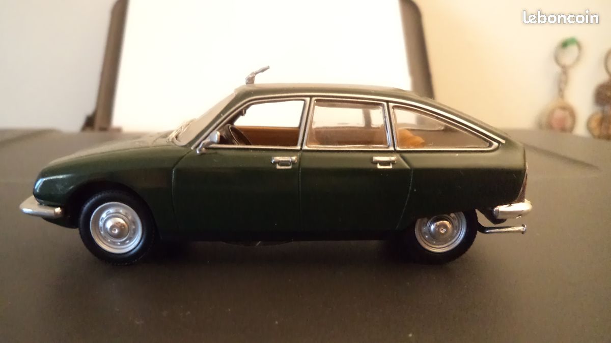Modèle Réduit CITROËN GS 1015 De 1971 - 1/43 Par Universal Hobbies - Vert - En Blister