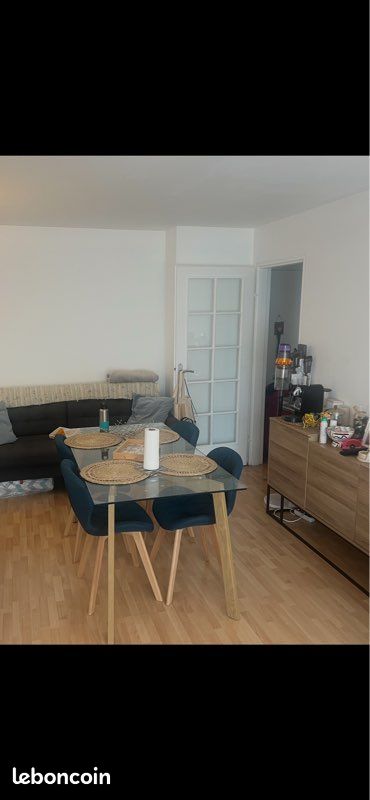 Table à manger + 4 chaises (image 2)