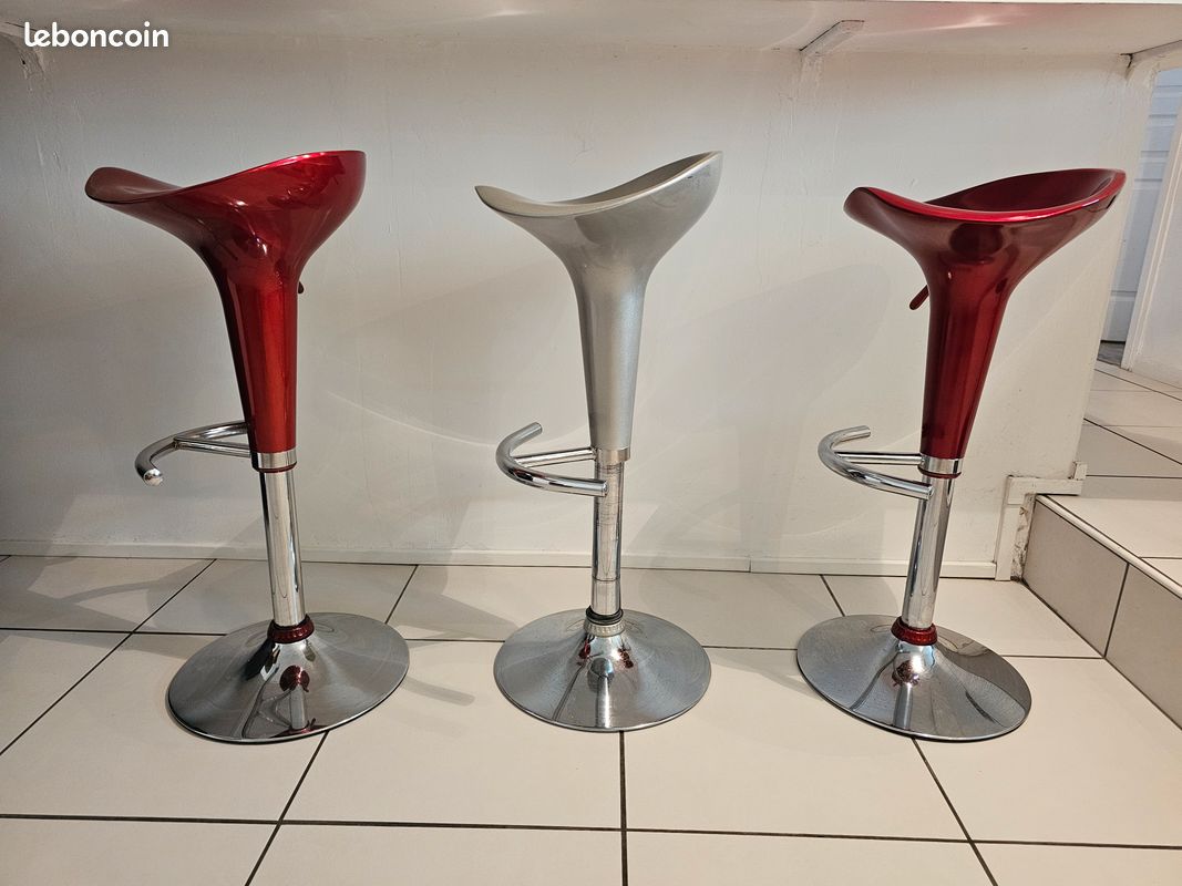 Tabourets de bar IKEA pivotants et hauteur réglable : 2 rouges et 1 argenté (image 3)