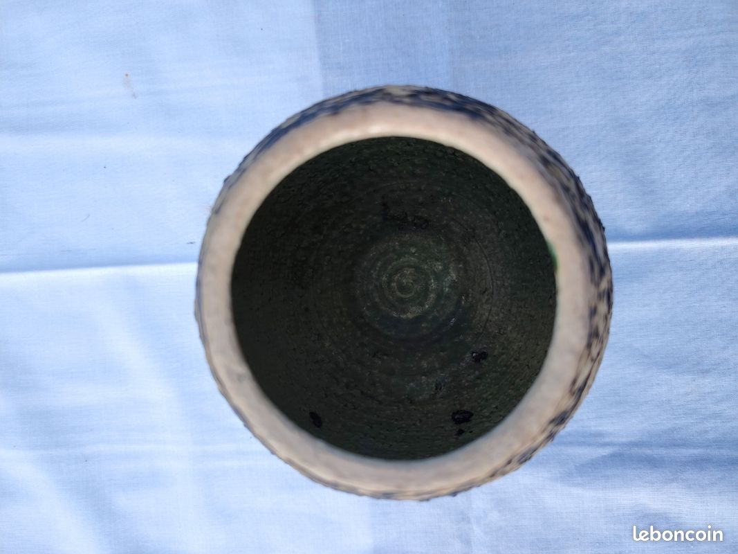 Vase boule sur piedouche vintage en grès brut / céramique lave 1970 (image 5)