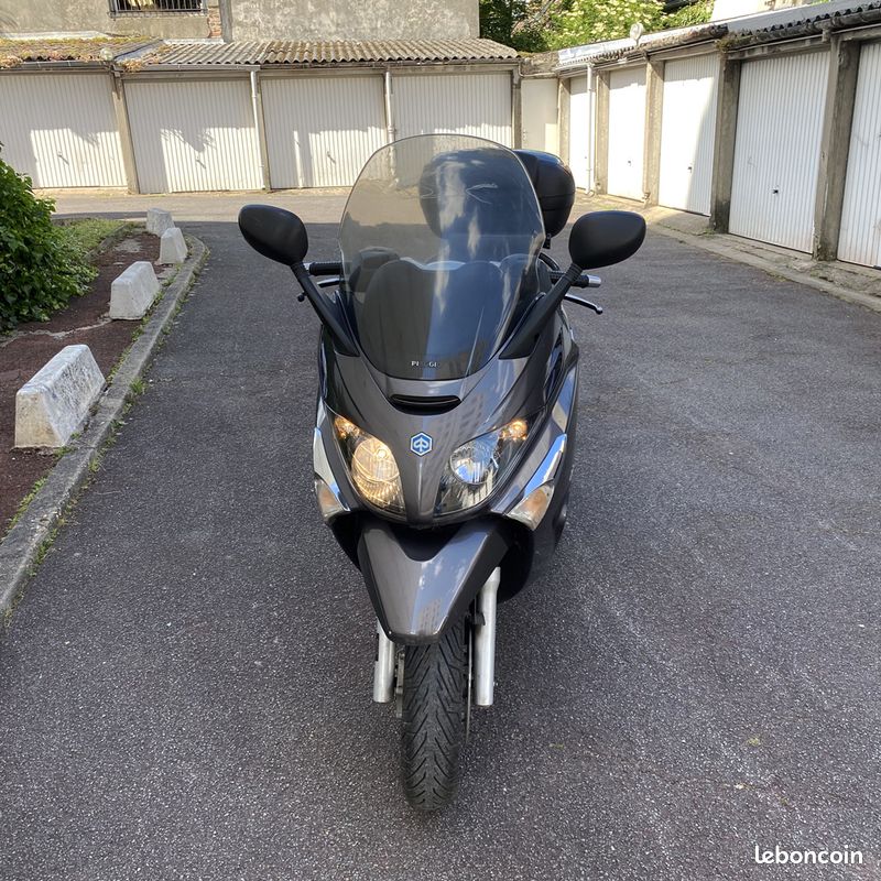 Scooter Piaggio X-Evo (image 2)