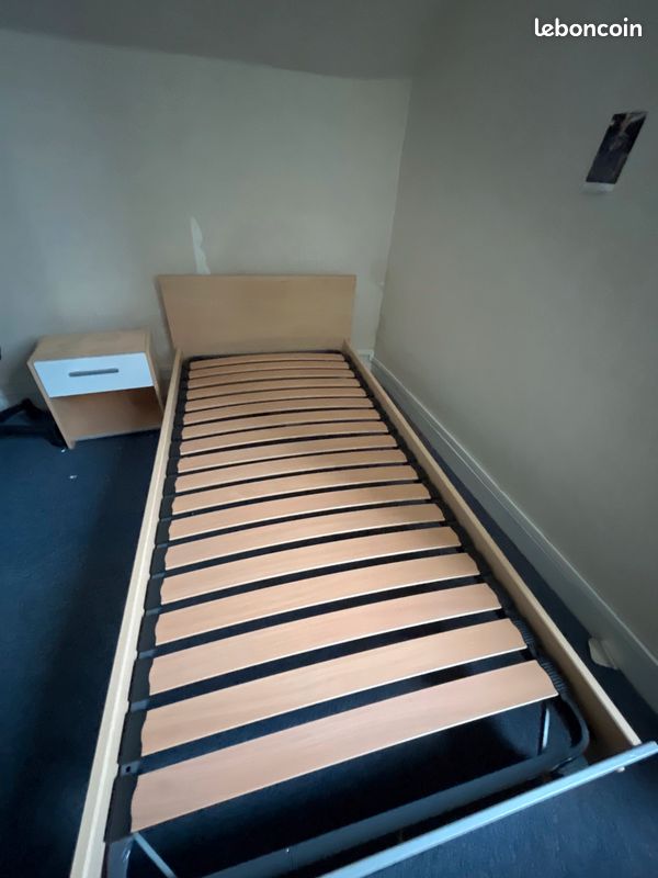 Lit avec sommier avec une table de nuit (image 2)