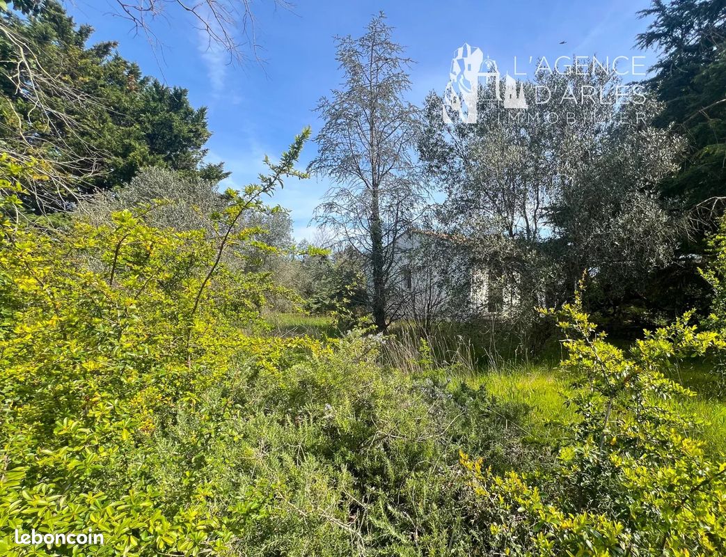 Terrain 4 pièces · à Arles · 399 000 €