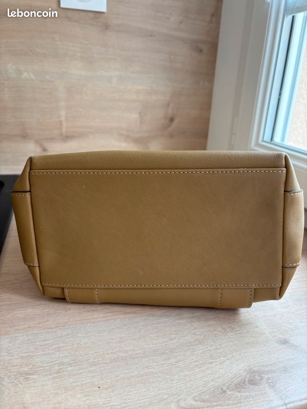 Sac à mains de marque Longchamp modèle 3D (image 4)