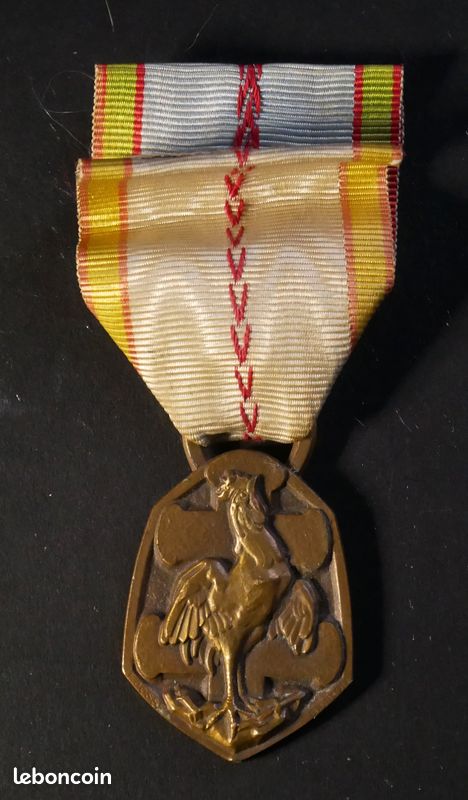 35.003) Médaille commémorative française de la guerre 1939-1945 - Médailles, Décorations, Ordres (14807617