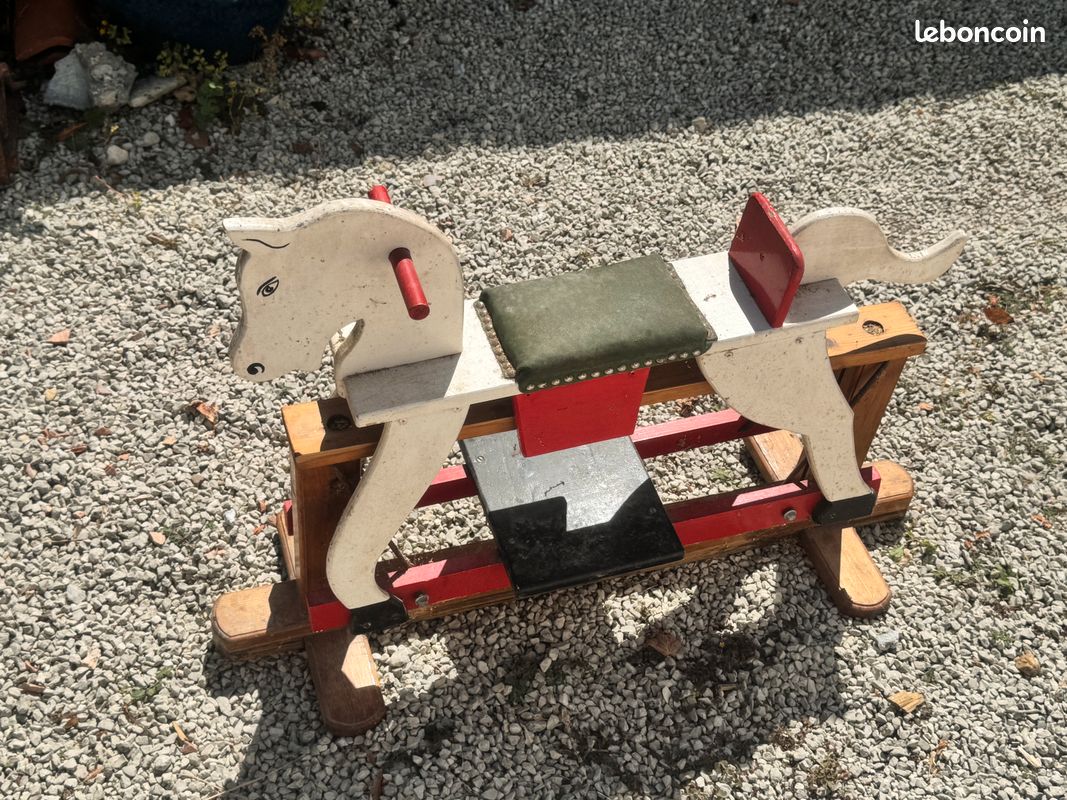 Cheval à bascule vintage en bois – objet déco ou jouet ancien (image 2)