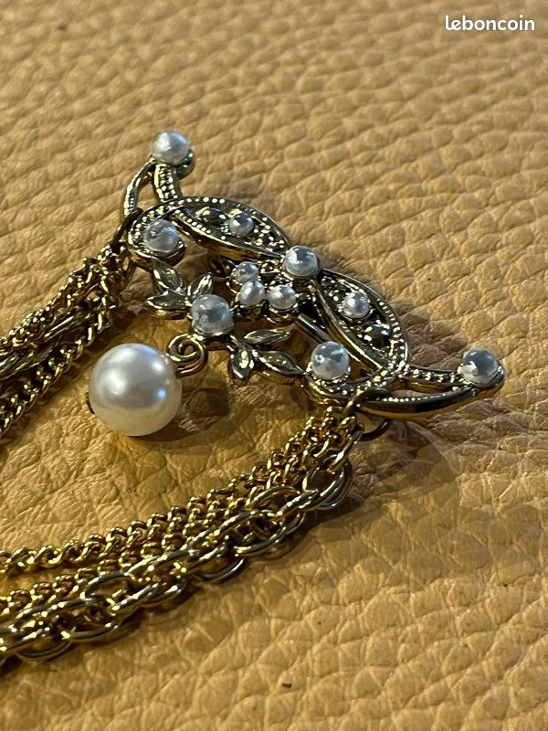 Très jolie broche dorée originale avec chainette (image 2)
