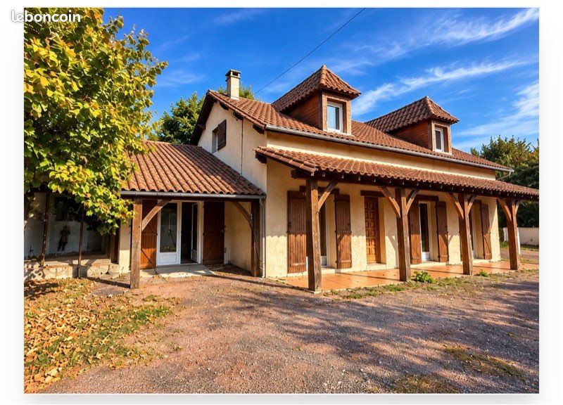 Maison 7 pièces 135 m² · à Bassillac Et Auberoche · 135 m² · 155 000 €