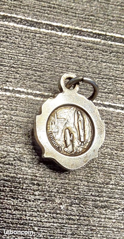 Médaille Ancienne Porte-Photo Vierge - Souvenir De Lourdes - Bijou Religieux Occasion