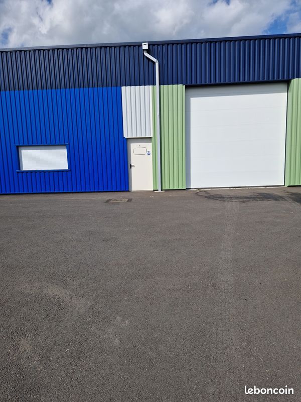 Local commercial 2 pièces 215 m² · à Monts · 215 m² · 1 100 €/mois