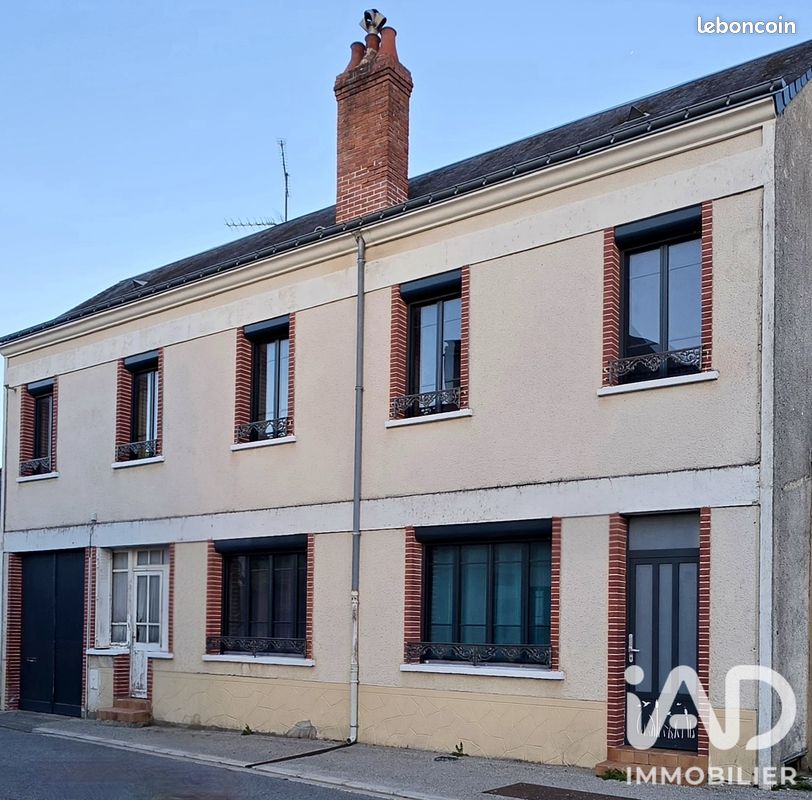 Maison 8 pièces 232 m² · à Marcilly-sur-Vienne · 232 m² · 189 000 €