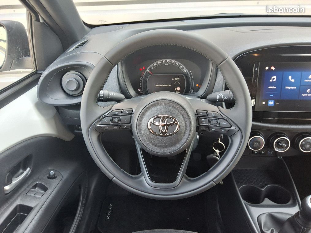 Toyota aygo x 1.0 VVT-i 72 Dynamic (image 17)