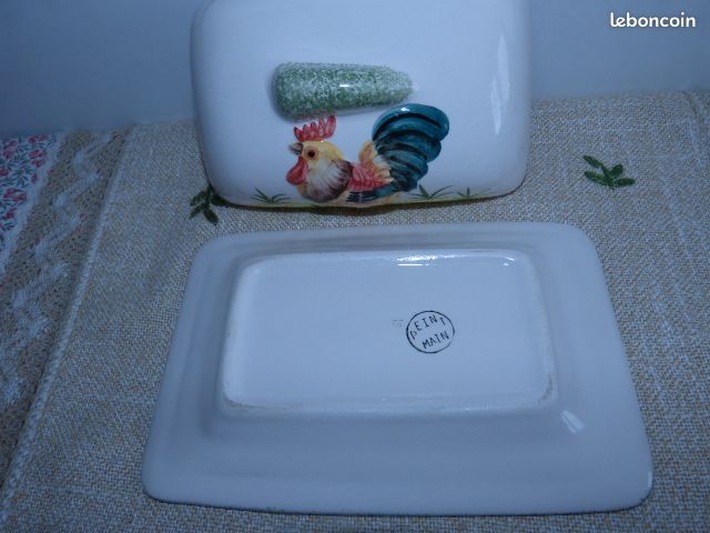 City to Cottage Beurrier à couvercle en céramique bleu ciel à pois blancs peint à la main, Storage Set