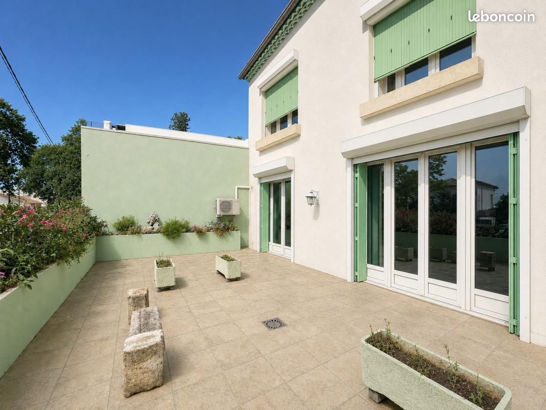 Maison 6 pièces 140 m² · à Nîmes · 140 m² · 280 000 €
